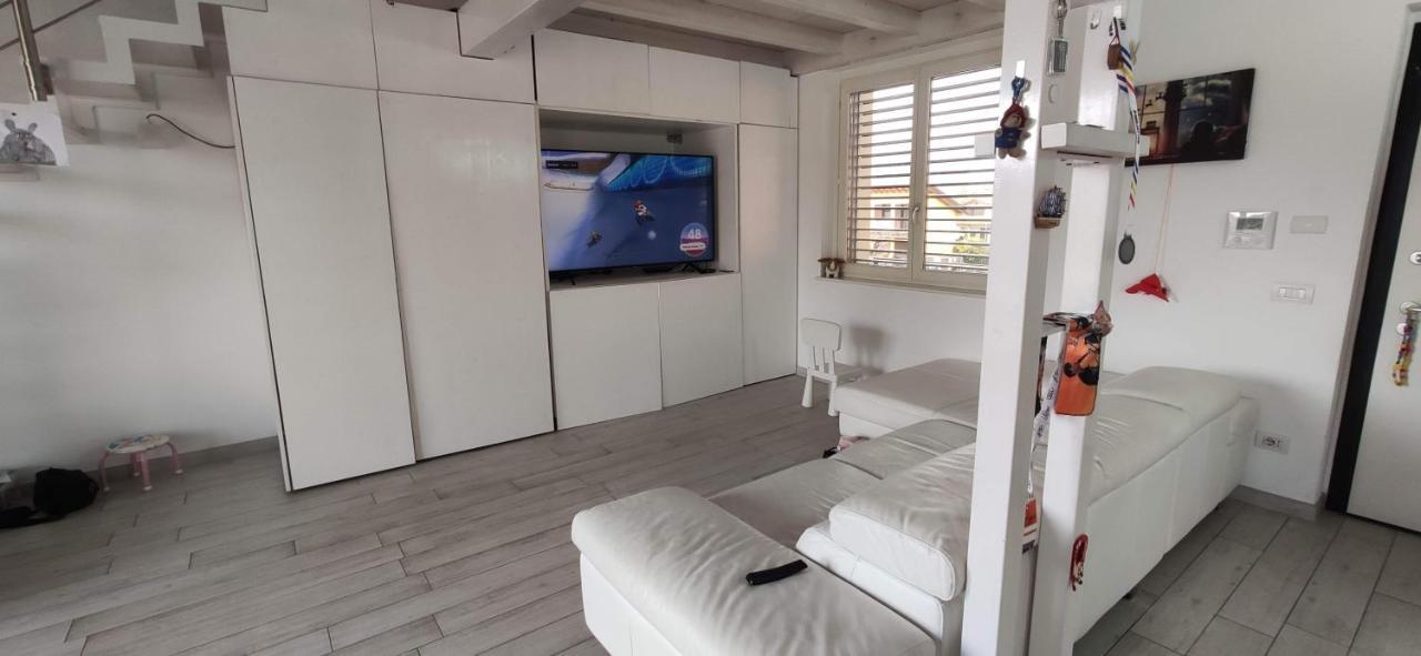 Charme Lake Loft Ispra Buitenkant foto